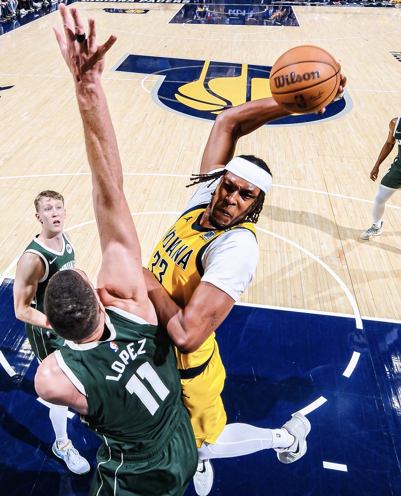 赛地聚焦：NBA季后赛关键时刻热度飙升，AC米兰更衣室发声，气氛紧张，赛季目标并未改变