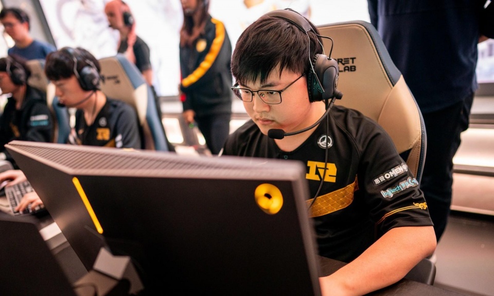 赛地聚焦：足总杯集结日热度飙升，斯图加特战术微调，管理层满意，球探报告显示潜力的简单介绍